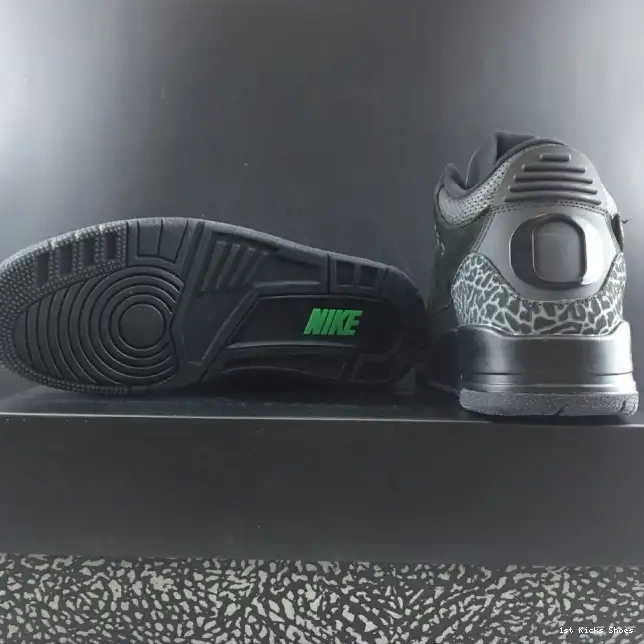 1st Kicks Shoes AJ3-902027 Duck Oregon Air Jordan Retro 3 0501